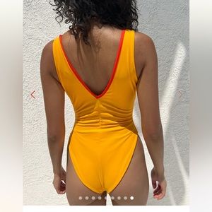 Lisa Says Gah Gena One Piece - Bari Colorblock